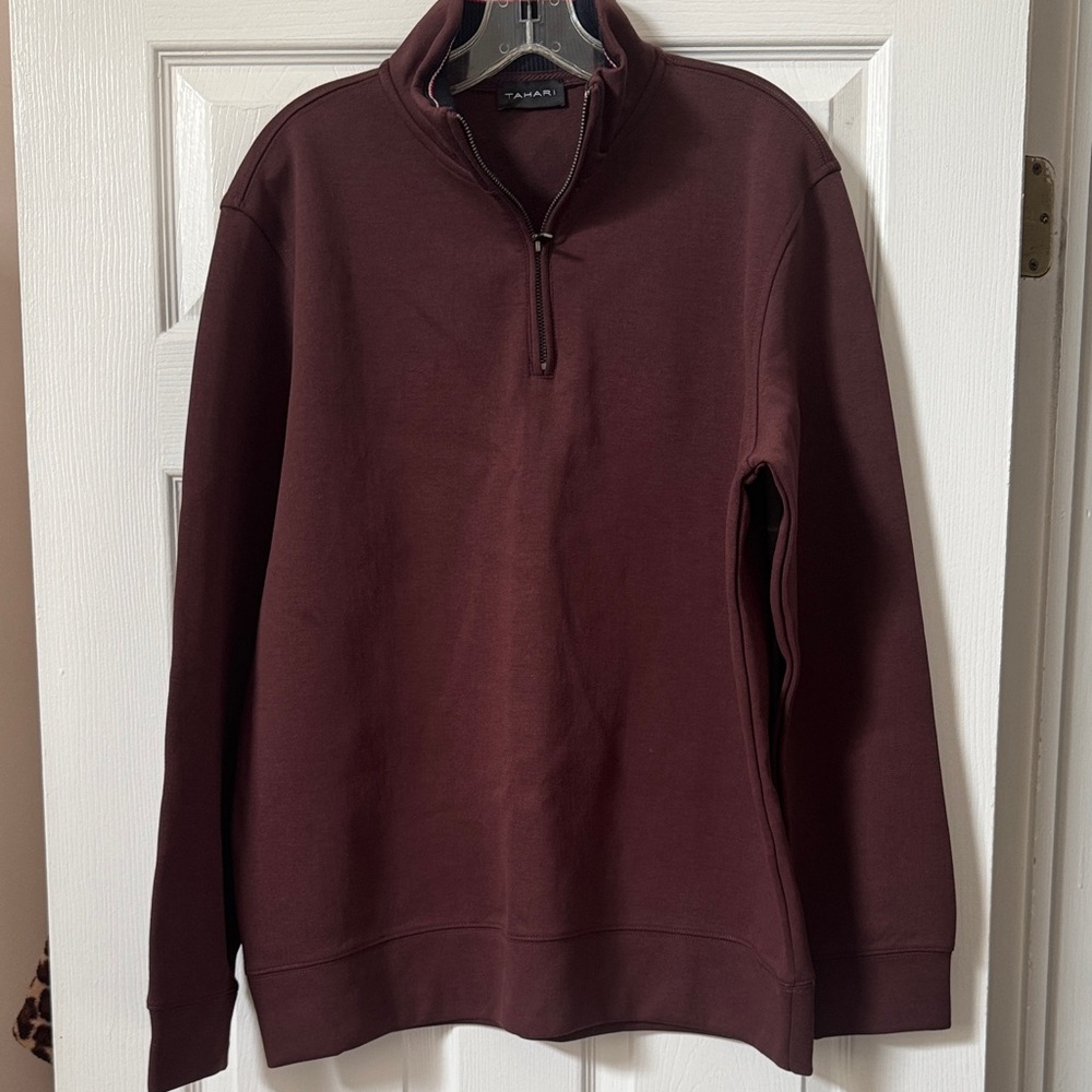 Tahari Men’s Burgundy quarter zip Sweatshirt. New.